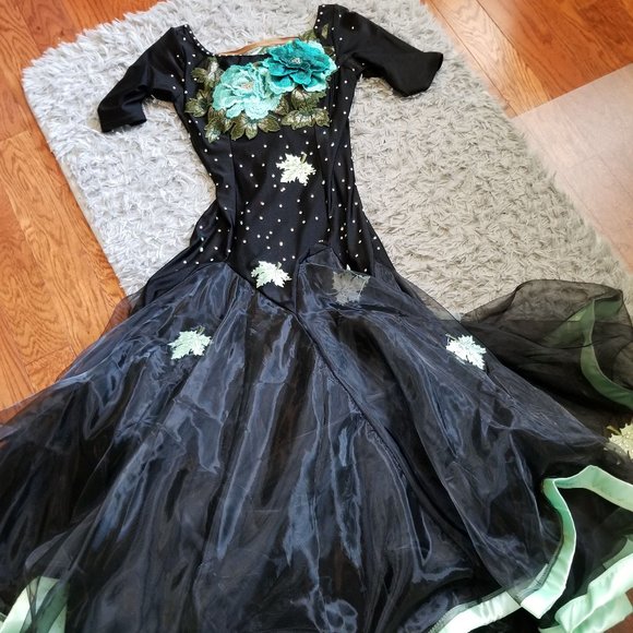 NWOT Ballroom gown, size M - Picture 4 of 11